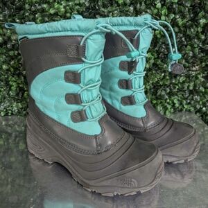 The North Face girls snow boots Size 3